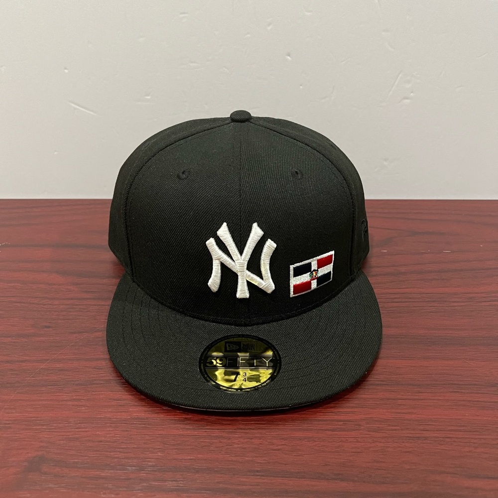 New Era, 59Fifty Fitted Hat, New York Yankees, Dominican Republic Flag, Black